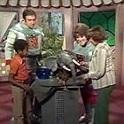 Jim Nabors, Ruth Buzzi, Jarrod Johnson, Alice Playten, and The Krofft Puppets in The Lost Saucer (1975)