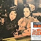 María Fernanda Ladrón de Guevara and Sara Montiel in La mujer perdida (1966)