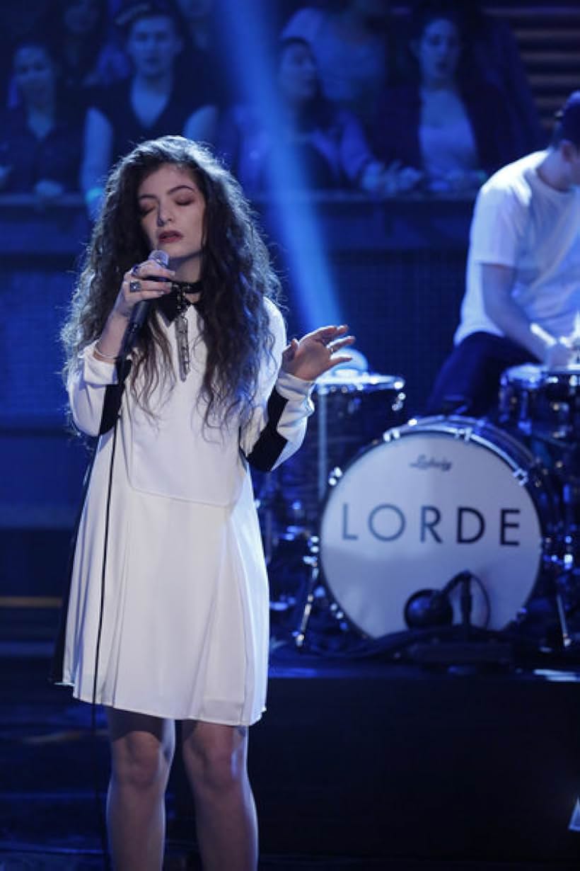 Lorde in Episode dated 1 October 2013 (2013)
