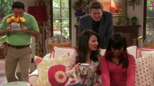 Fran Drescher, Tichina Arnold, John Michael Higgins, and Valente Rodriguez in Happily Divorced (2011)