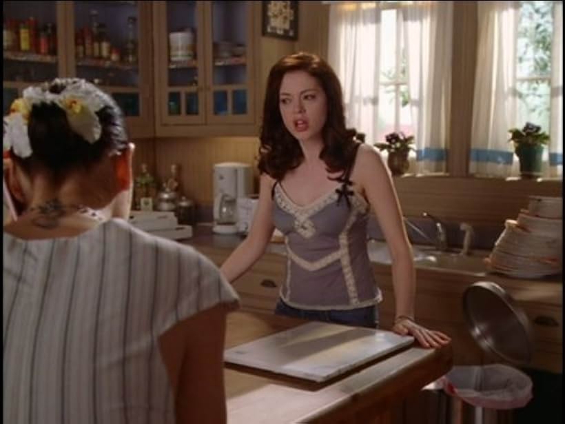 Alyssa Milano and Rose McGowan in Charmed (1998)