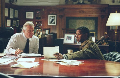 Denzel Washington and Jon Voight in The Manchurian Candidate (2004)