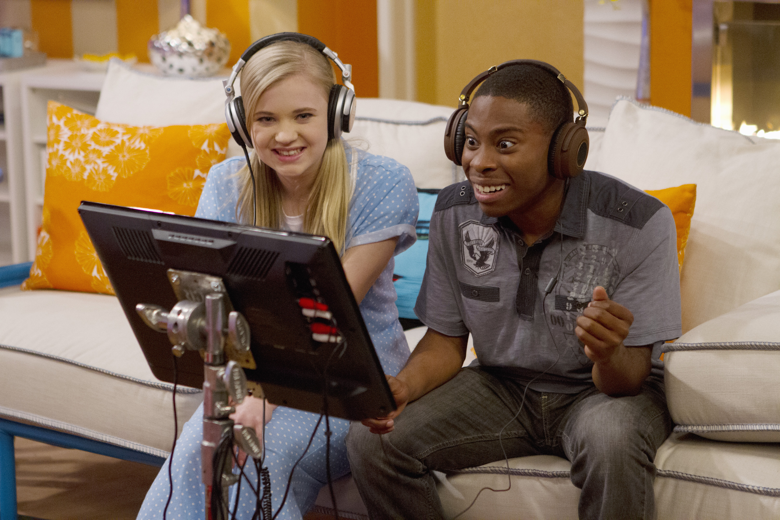 Carlon Jeffery and Sierra McCormick in A.N.T. Farm (2011)