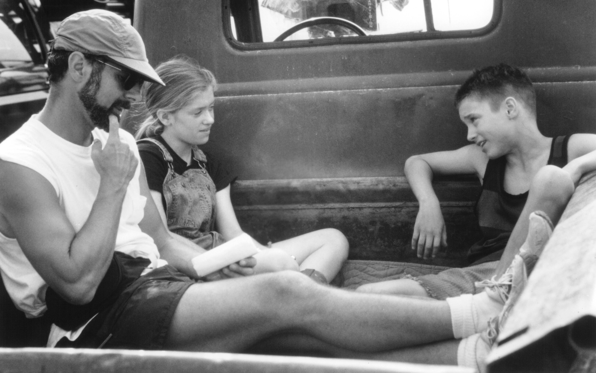 Elijah Wood, Jon Avnet, and Lexi Randall in The War (1994)