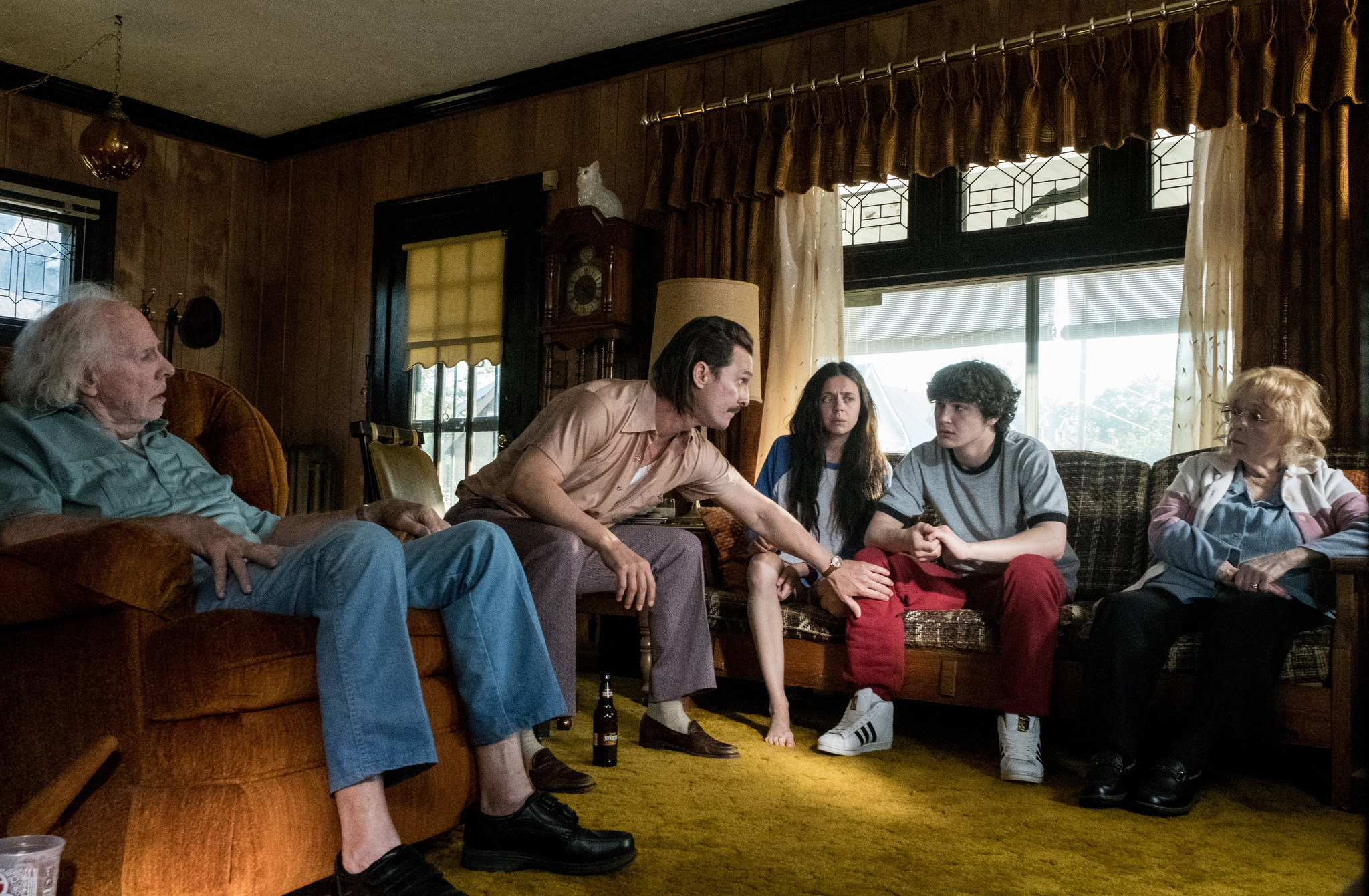 Matthew McConaughey, Bruce Dern, Piper Laurie, Bel Powley, and Richie Merritt in White Boy Rick (2018)