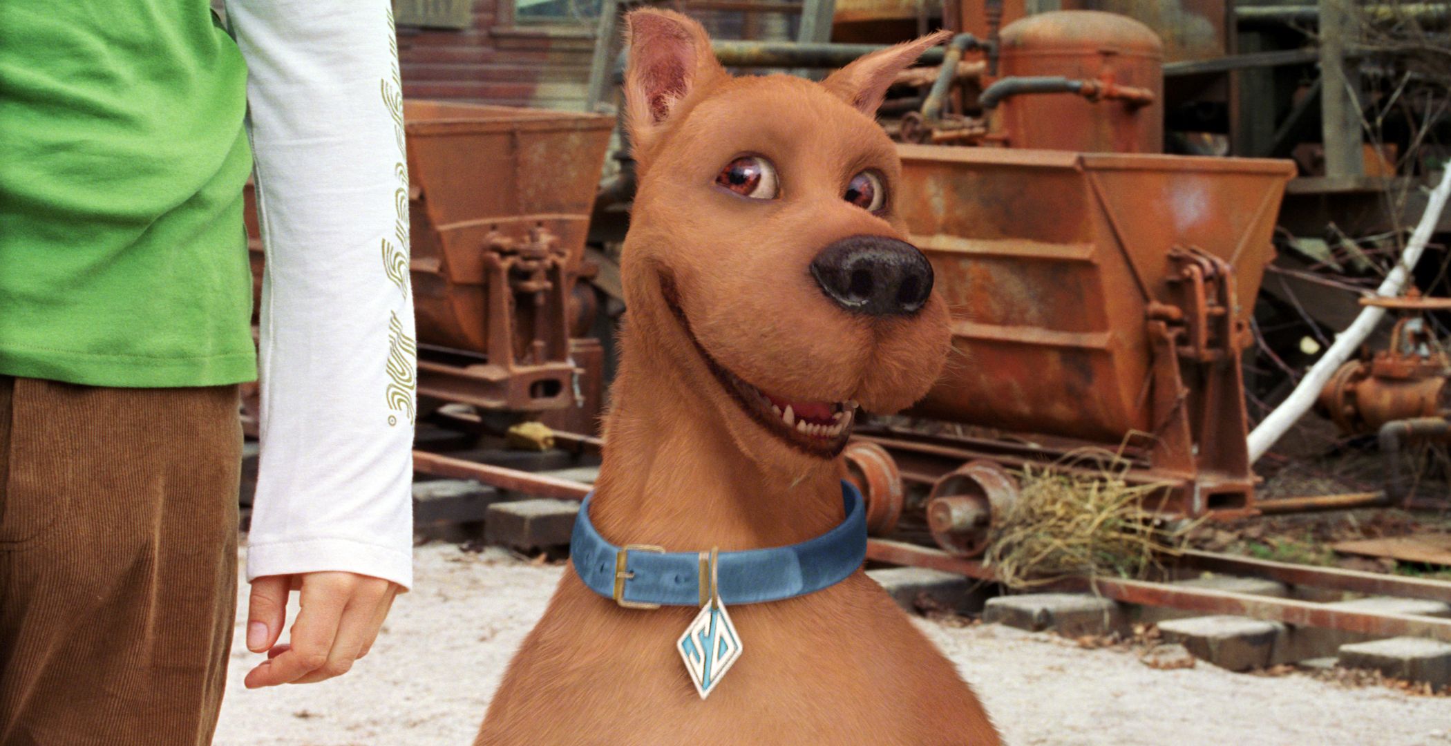 Matthew Lillard and Neil Fanning in Scooby-Doo 2: Monsters Unleashed (2004)