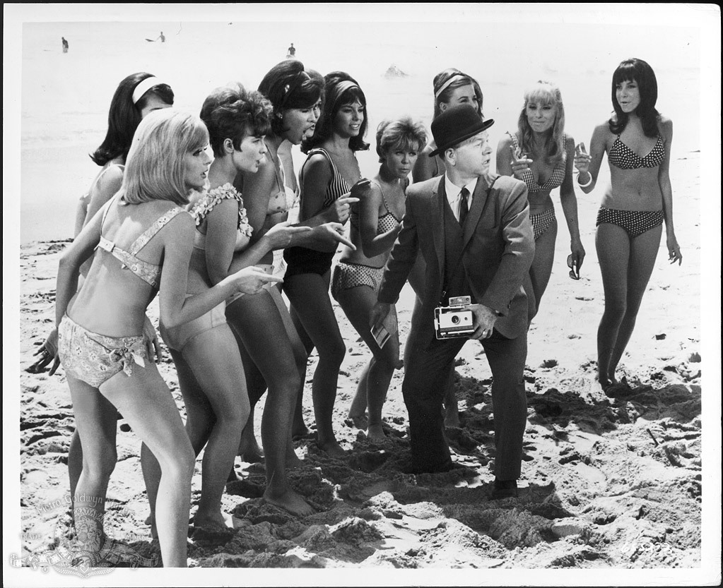 Mickey Rooney, Jo Collins, Sue Hamilton, Mary Hughes, Janice Levinson, Stephanie Nader, Uta Stone, Tonia Van Deter, and Rosemary Williams in How to Stuff a Wild Bikini (1965)