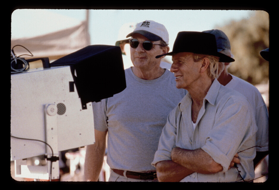 Paul Hogan and Simon Wincer in Crocodile Dundee in Los Angeles (2001)