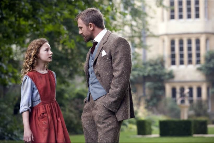 Daniel Craig and Dakota Blue Richards in The Golden Compass (2007)