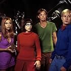 Matthew Lillard, Sarah Michelle Gellar, Linda Cardellini, and Freddie Prinze Jr. in Scooby-Doo (2002)