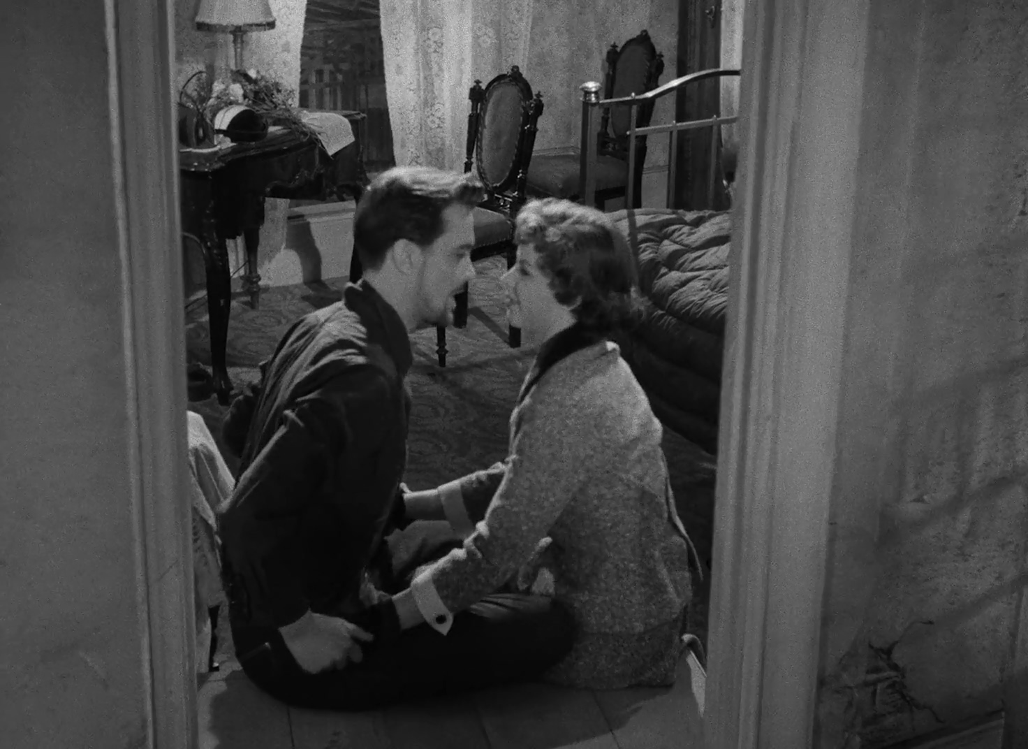 Birger Malmsten and Maj-Britt Nilsson in Secrets of Women (1952)