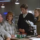 Gillian Anderson, David Duchovny, Felicity Huffman, Xander Berkeley, and Steve Hytner in The X-Files (1993)