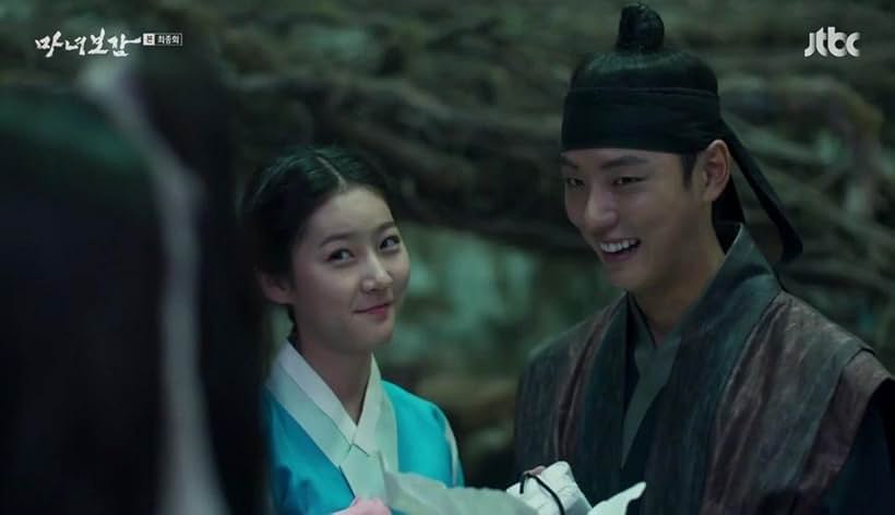 Kim Sae-ron and Yoon Shi-Yoon in Mirror of the Witch (2016)