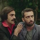 Alper Kul and Erdem Yener in Dedemin Fisi (2016)