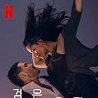 Alejandro Speitzer and Maite Perroni in Dark Desire (2020)