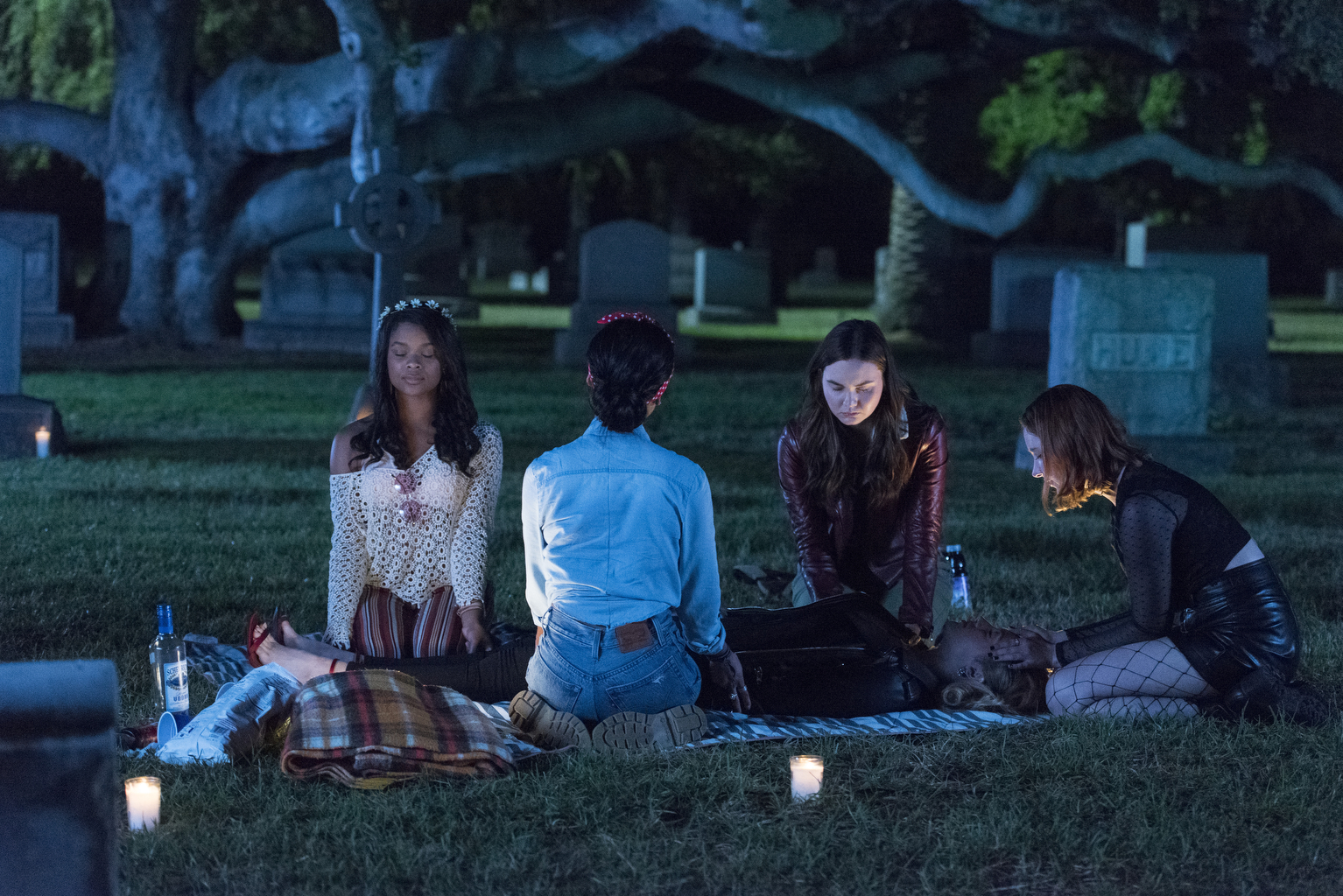 Haley Ramm, Liana Liberato, Peyton List, Brianne Tju, and Ajiona Alexus in Light as a Feather (2018)