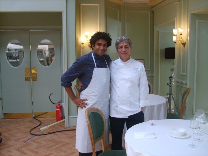 Fabrizio Bentivoglio and Miloud Mourad Benamara in Gourmet Wars (2011)