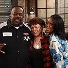 Tichina Arnold, Cedric The Entertainer, and Staci Lynn Fletcher in The Neighborhood (2018)