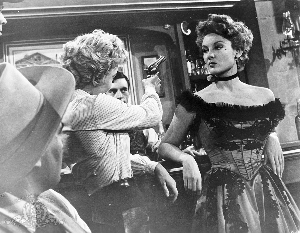 Beverly Garland and Allison Hayes in Gunslinger (1956)