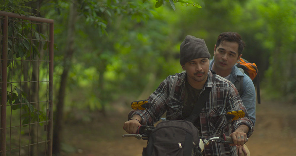 Joem Bascon and Benjamin Alves in Angkas (2022)