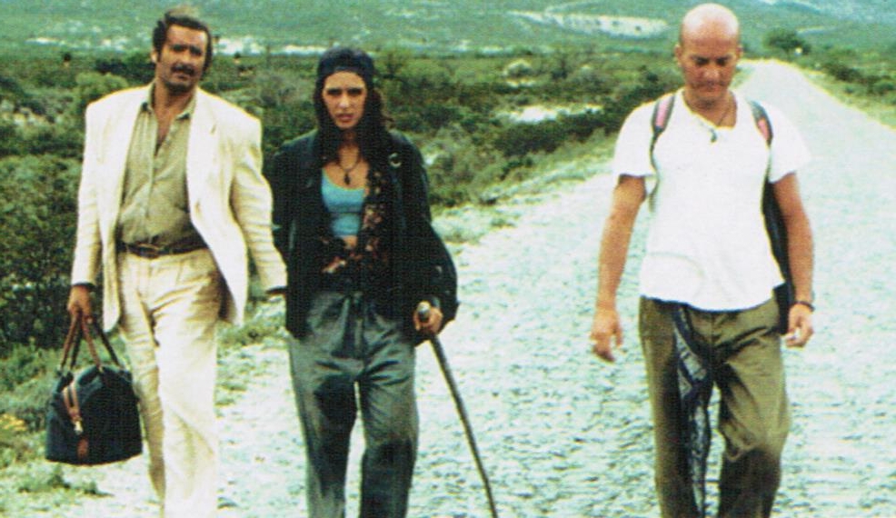 Valeria Golino, Diego Abatantuono, and Claudio Bisio in Puerto Escondido (1992)