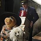 Eric Jacobson and Miss Piggy in Muppets Most Wanted (2014)