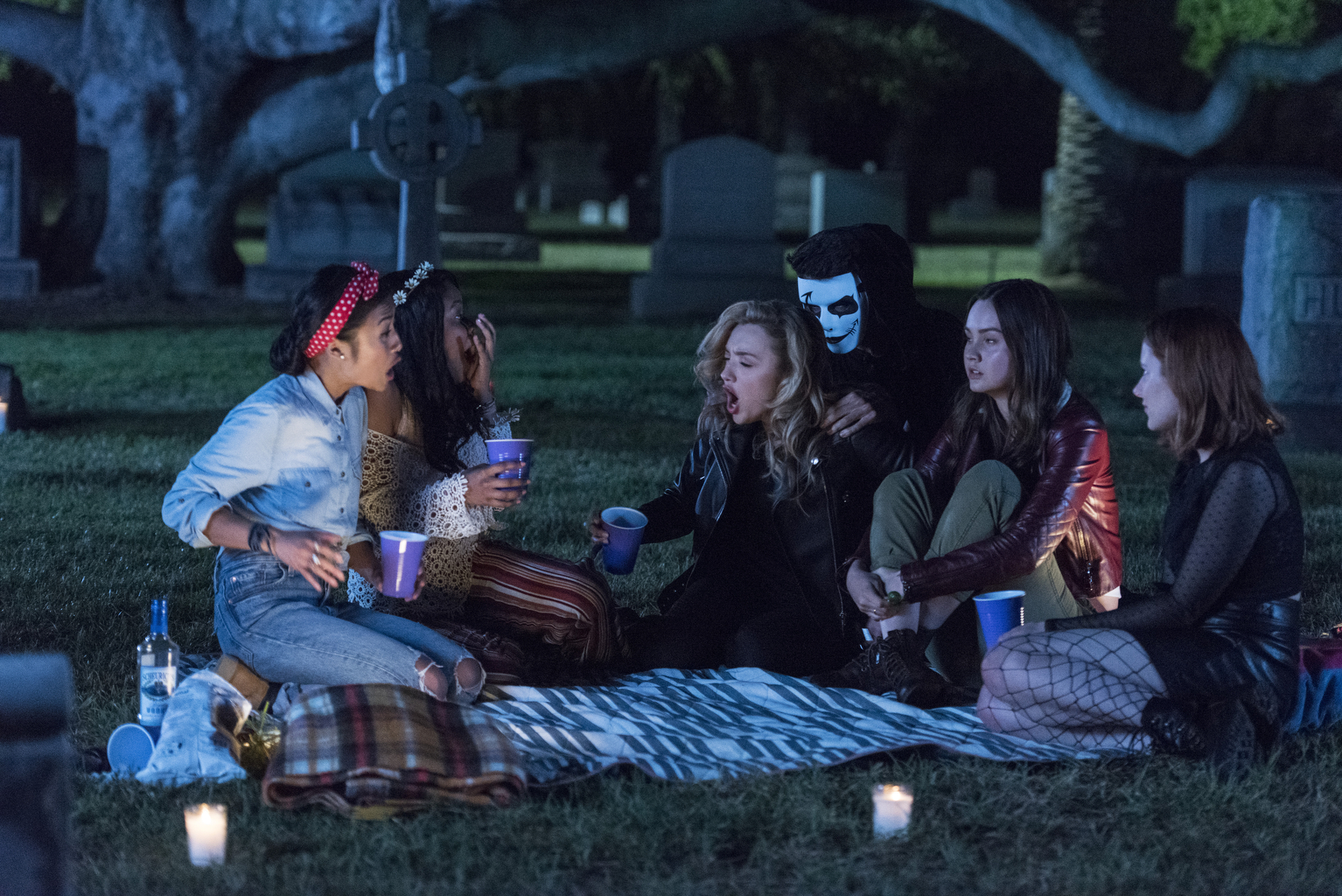 Haley Ramm, Liana Liberato, Peyton List, Brianne Tju, Ajiona Alexus, and Brent Rivera in Light as a Feather (2018)