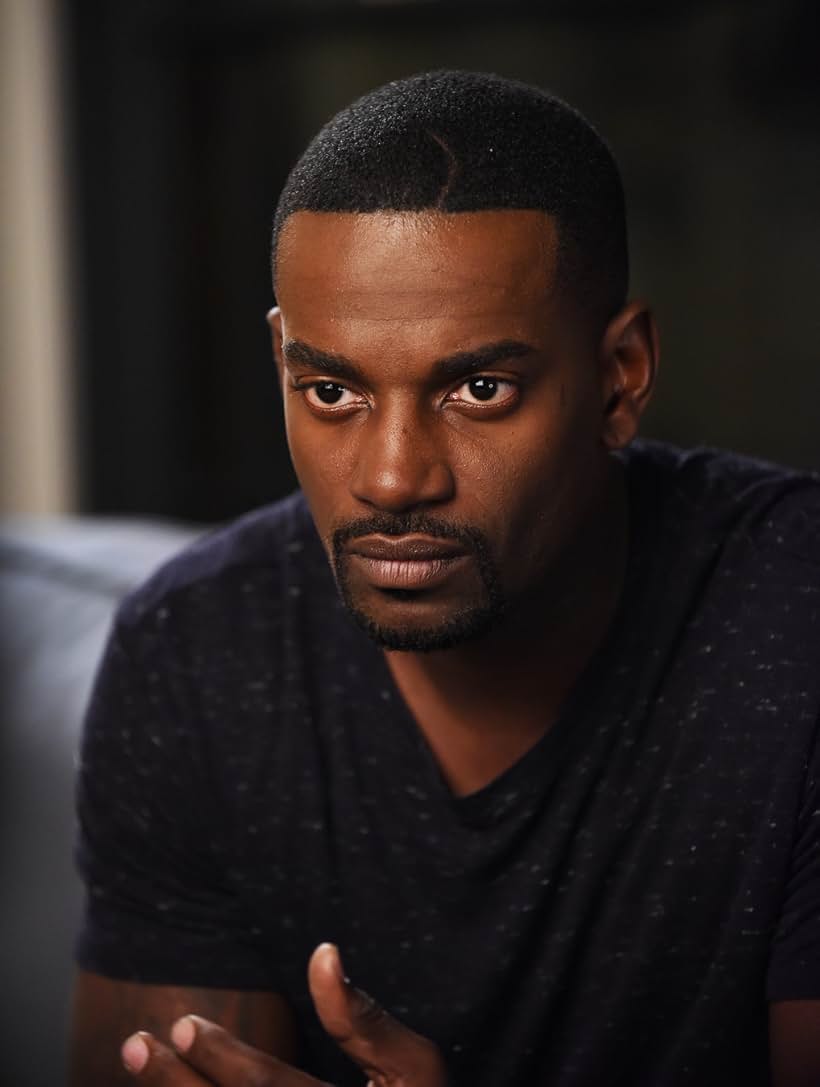 Mo McRae in Pitch (2016)