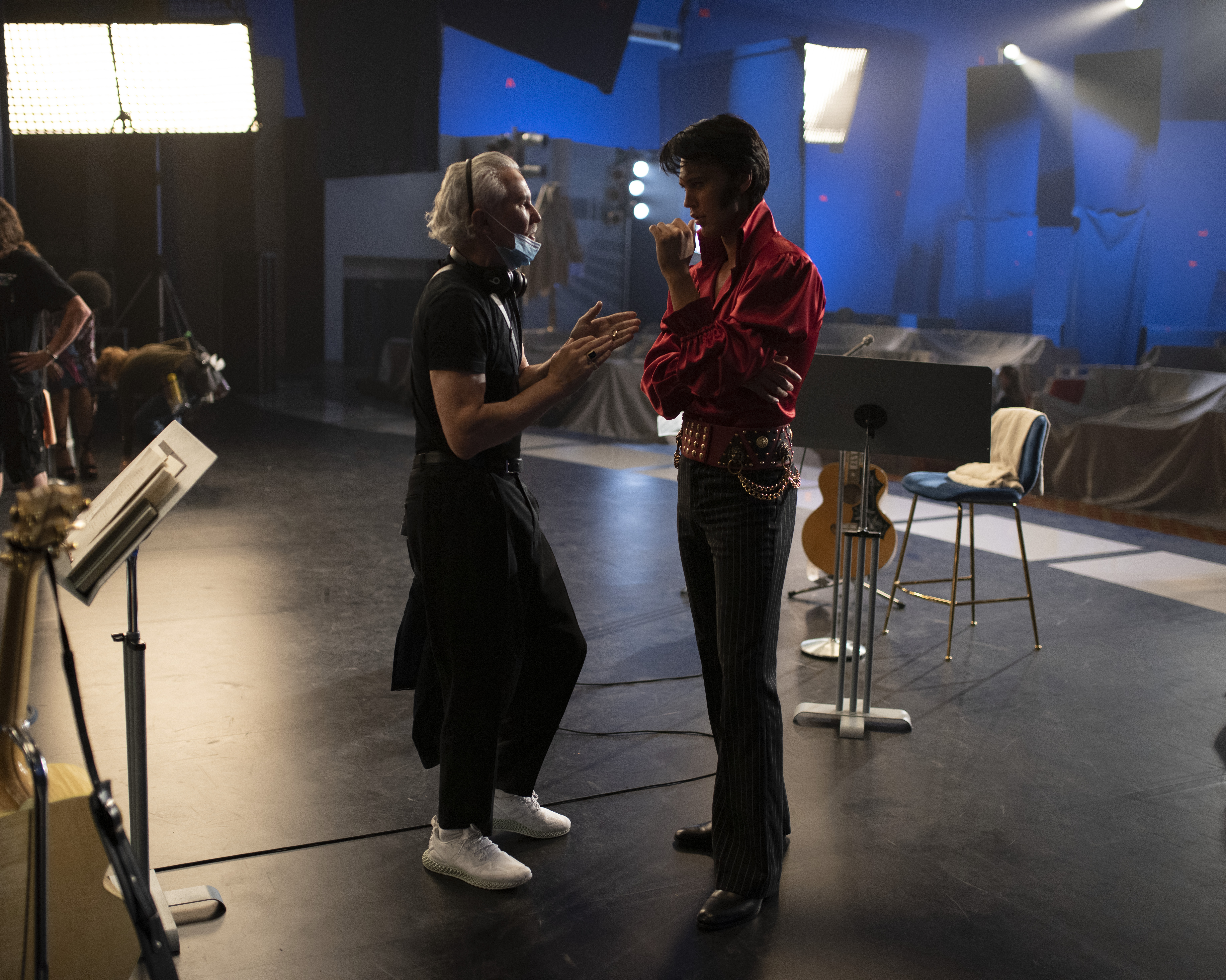 Baz Luhrmann and Austin Butler in Elvis (2022)