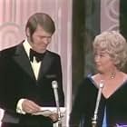 Joan Blondell and Glen Campbell in The 43rd Annual Academy Awards (1971)