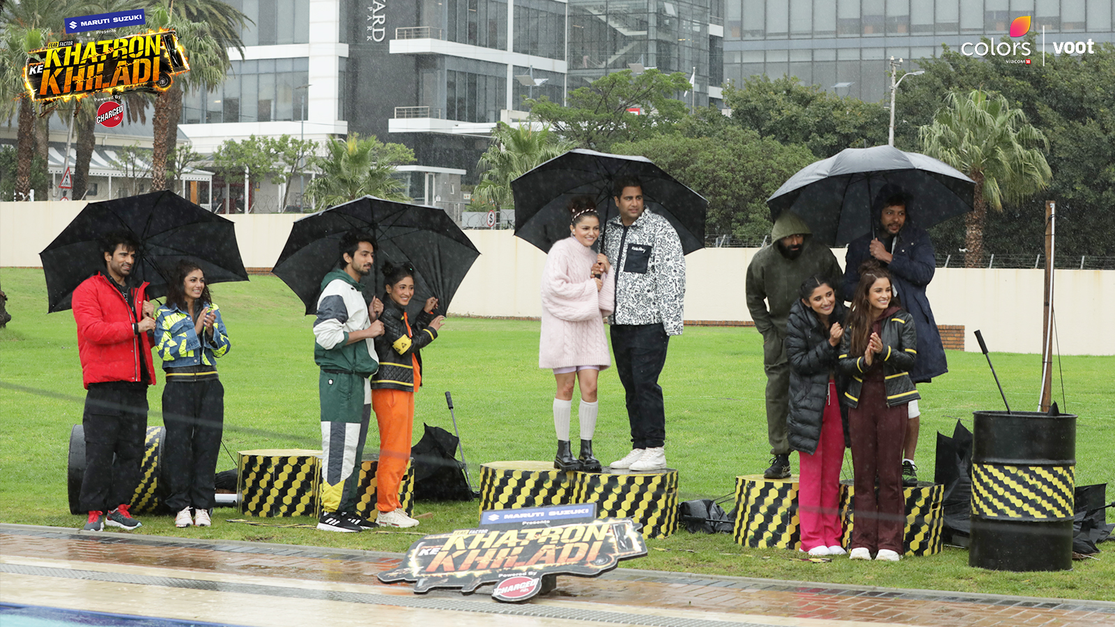 Mr. Faisu, Rajiv Adatia, Rubina Dilaik, Sriti Jha, and Shivangi Joshi in Kanika-Rubina vs ostriches (2022)