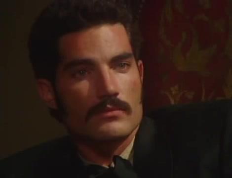 Víctor González in Azul tequila (1998)