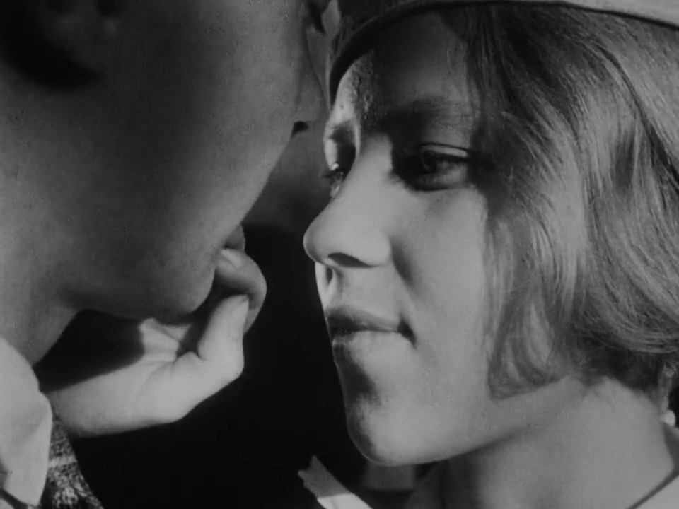 Brigitte Borchert and Wolfgang von Waltershausen in People on Sunday (1930)