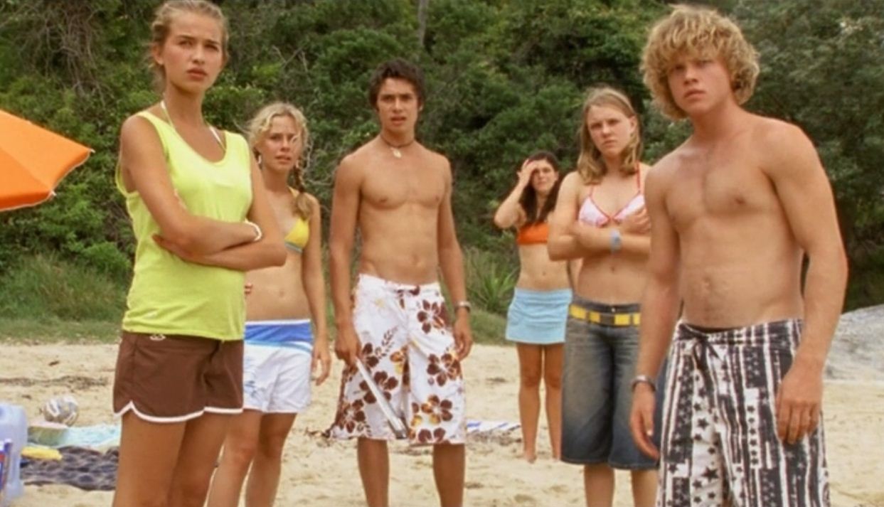 Adam Saunders, Sophie Luck, Mara Scherzinger, Kate Bell, Khan Chittenden, and Tahyna MacManus in Blue Water High (2005)