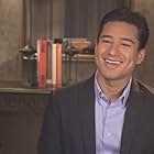 Mario Lopez in Extra (1994)