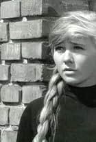 Svetlana Savyolova in Proshchayte, golubi (1961)