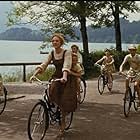 Julie Andrews, Charmian Carr, Angela Cartwright, Duane Chase, Nicholas Hammond, Kym Karath, Heather Menzies-Urich, and Debbie Turner in The Sound of Music (1965)