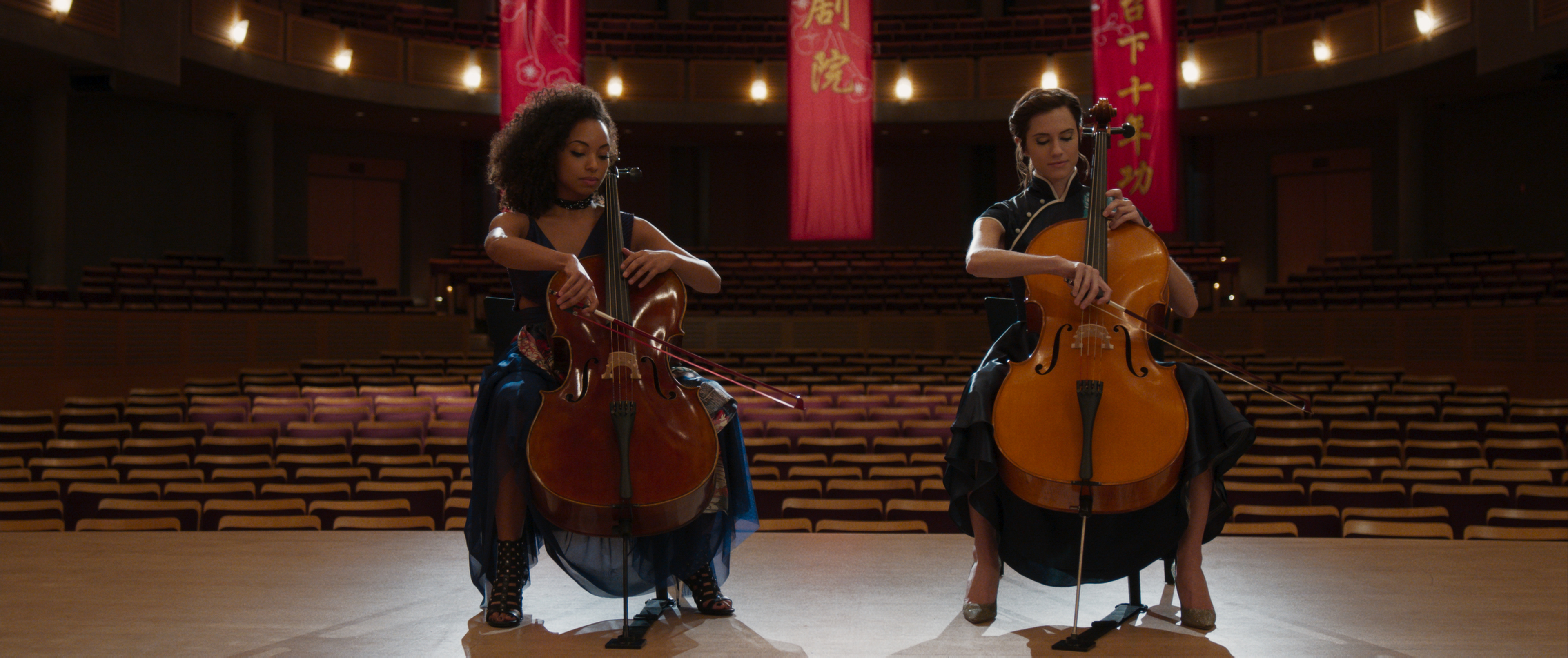 Logan Browning and Allison Williams in The Perfection (2018)