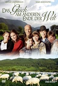 Roxanne Borski, Heiner Lauterbach, Maja Maranow, Diane Willems, Karoline Teska, Franz Dinda, and Jannik Schümann in Das Glück am anderen Ende der Welt (2007)