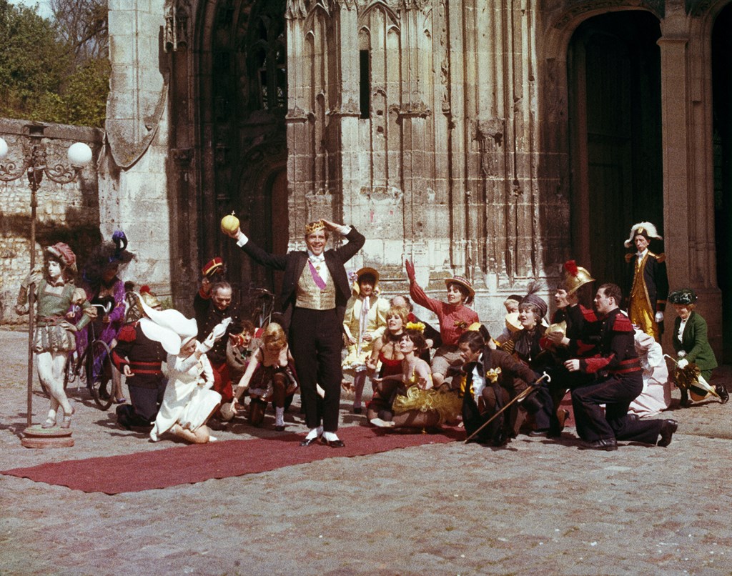 Alan Bates, Geneviève Bujold, Jean-Claude Brialy, and Françoise Christophe in King of Hearts (1966)