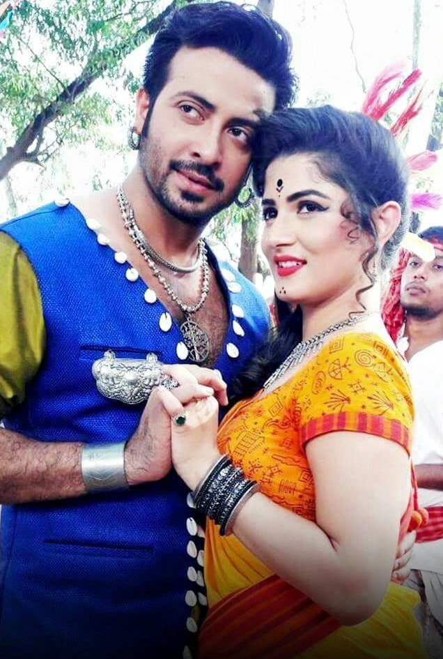 Srabanti Chatterjee and Shakib Khan in Shikari (2016)