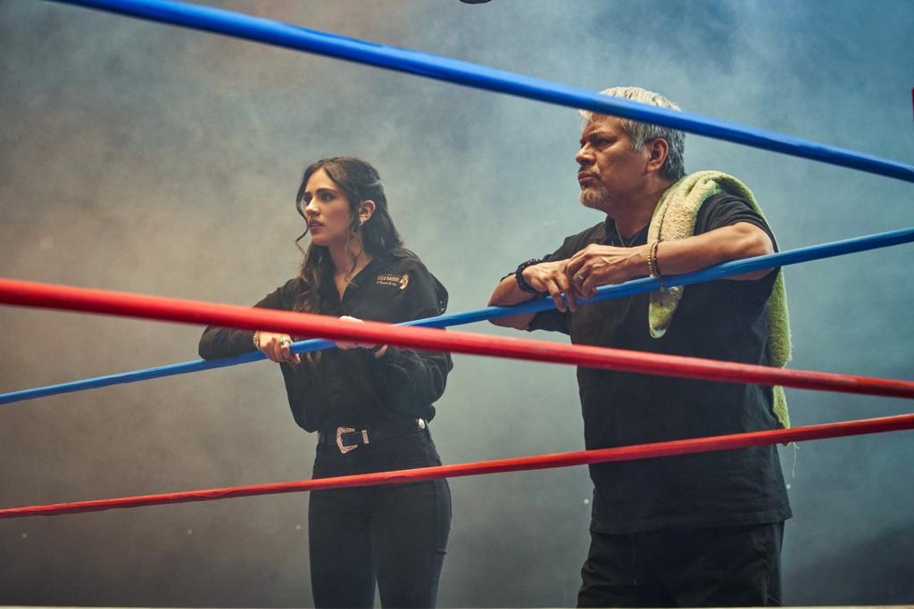 Dagoberto Gama and Valeria Burgos in El Repatriado (2022)