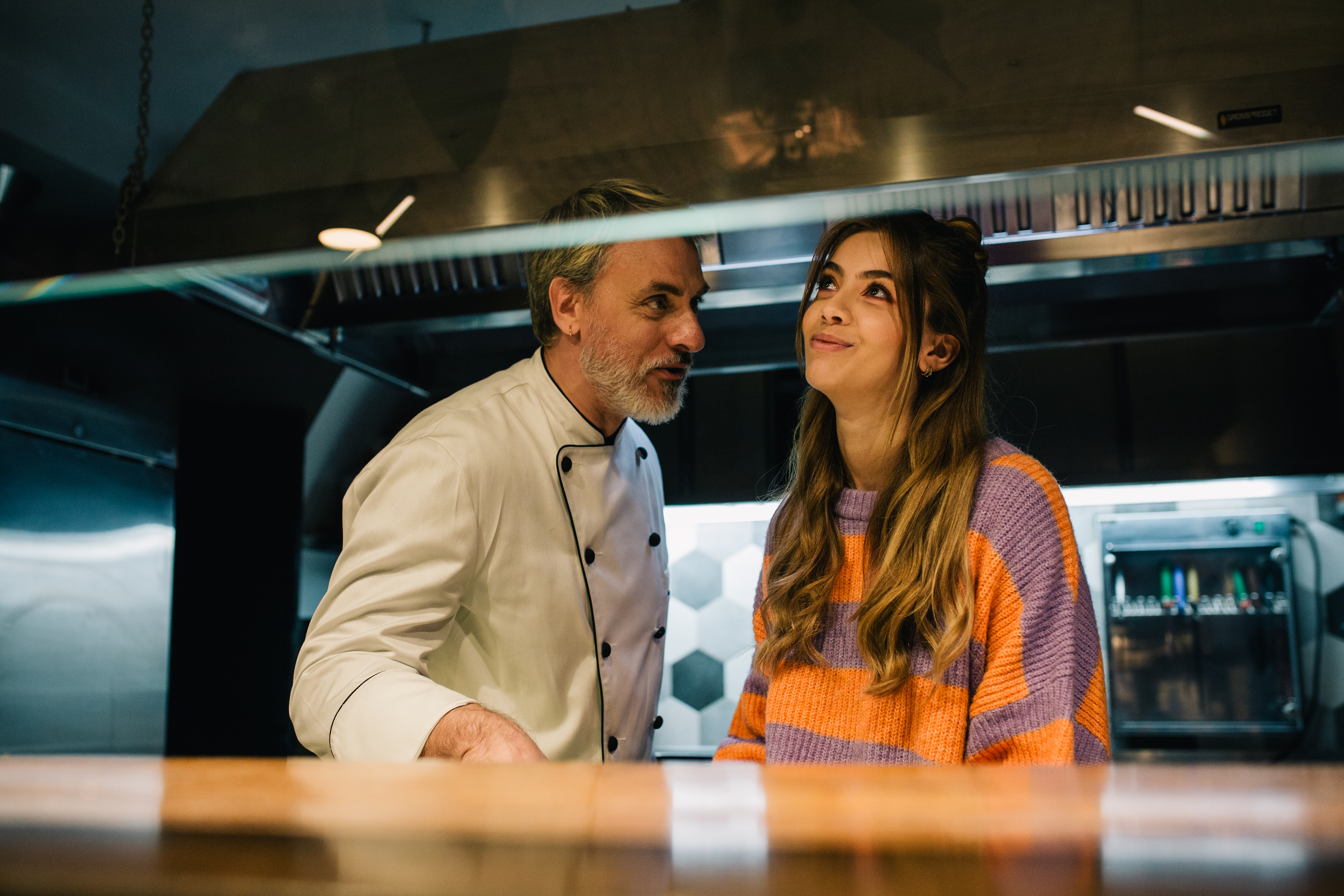 Massimiliano Vado and Elisa Visari in So Wine So Food - L'Uomo delle Stelle (2022)