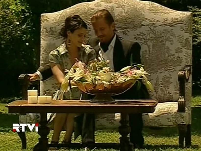 Facundo Arana and Mónica Antonópulos in Vidas robadas (2008)