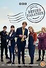 Sally Bretton, Kris Marshall, Felicity Montagu, Zahra Ahmadi, and Dylan Llewellyn in Além do Paraíso (2023)