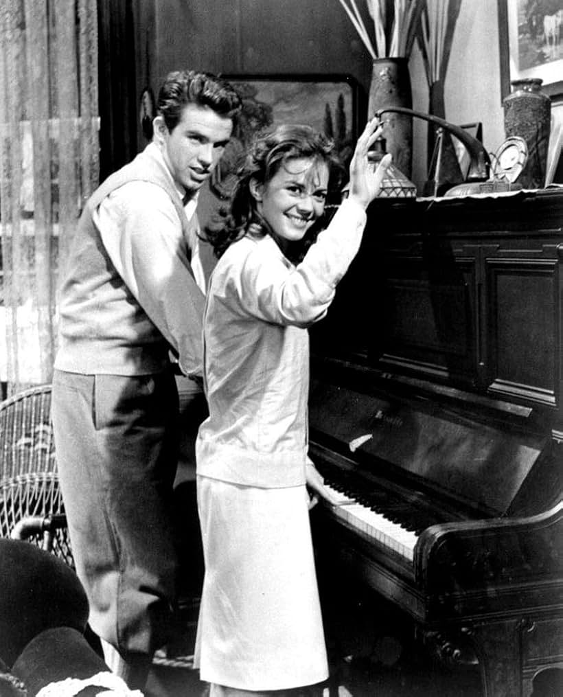 Natalie Wood and Warren Beatty in Splendor in the Grass (1961)