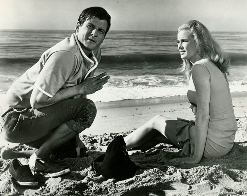 Linda Evans and Jody McCrea in Beach Blanket Bingo (1965)