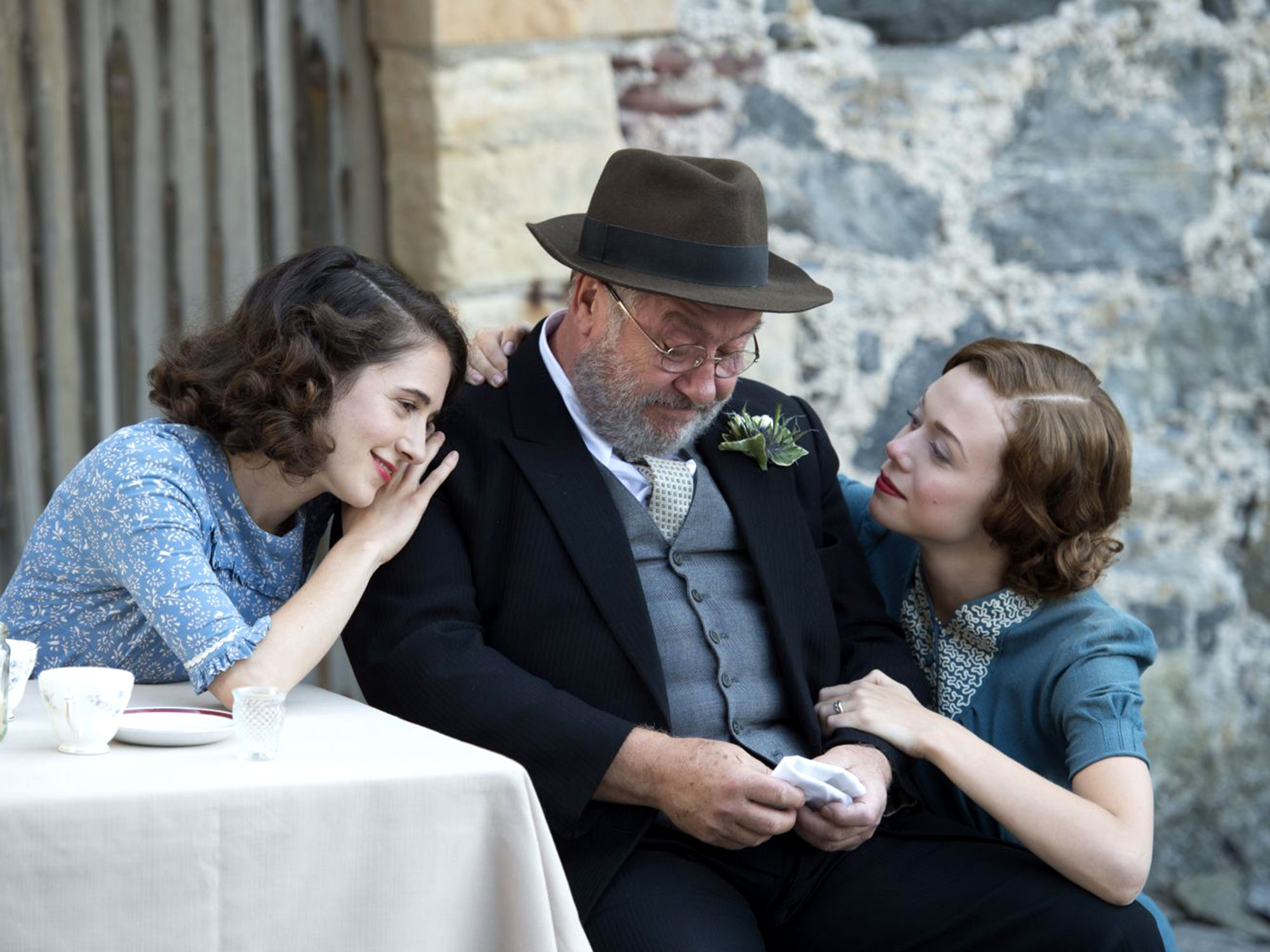 Gregor Fisher, Ellie Kendrick, and Naomi Battrick in Whisky Galore (2016)