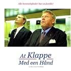 Peter Gantzler and Jens Okking in At klappe med een hånd (2001)