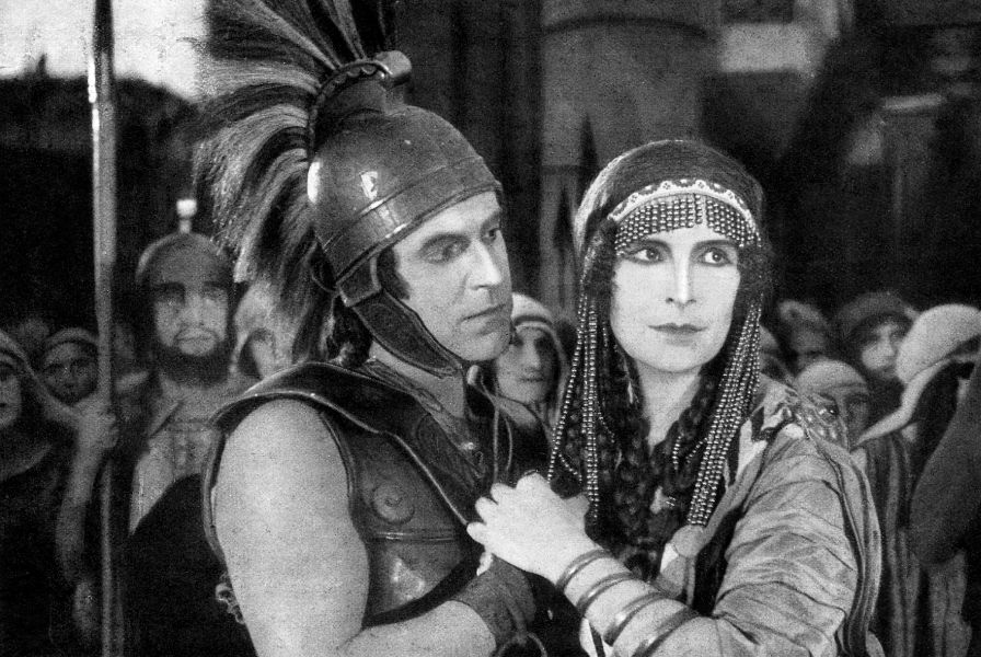 Edy Darclea and Carl de Vogt in Helen of Troy (1924)